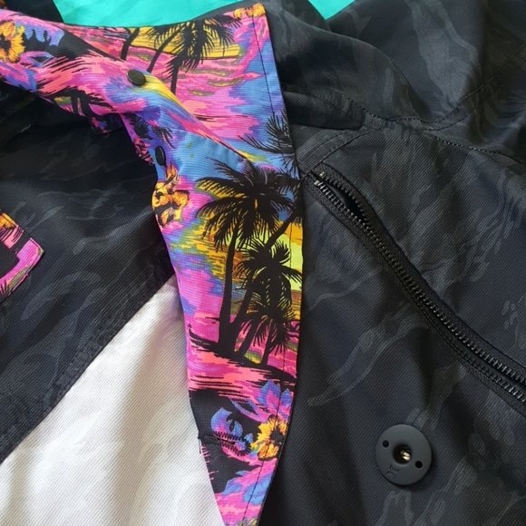 Hurley lightweight rain jacket - Picture 2 of 3